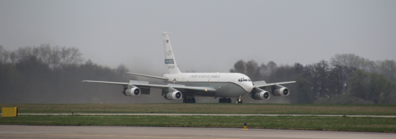 Přistání amerického Boeingu OC - 135B