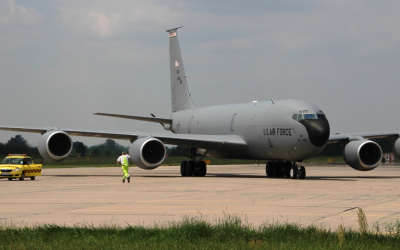 Letoun KC 135 krátce po přistání na pardubickém letišti.