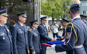 Při slavnostním nástupu 21. zTL byli oceněni vybraní vojáci.