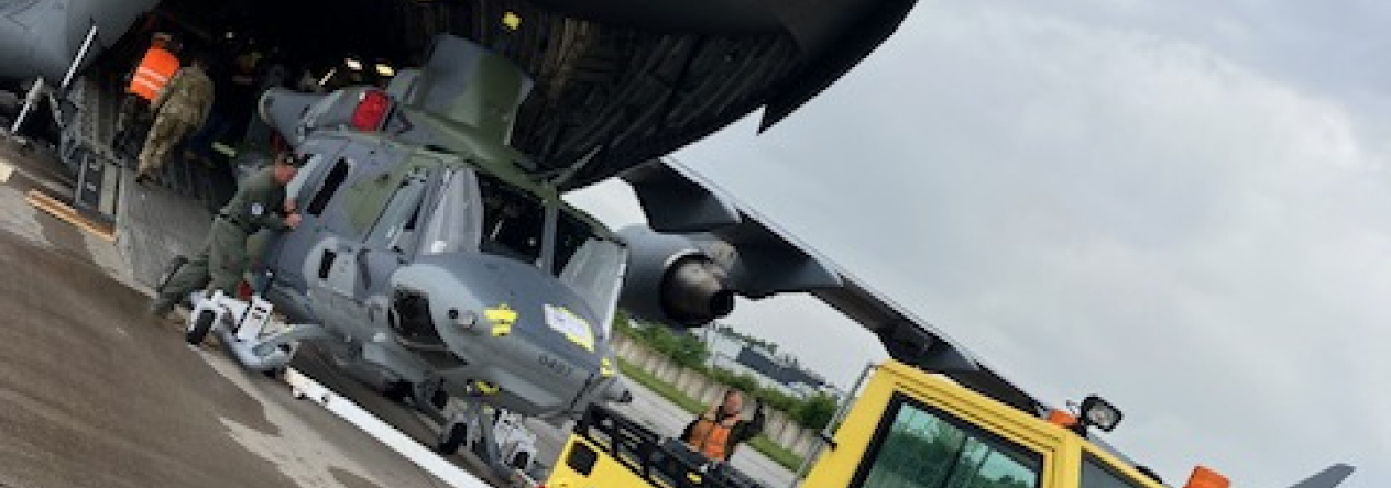 Vykládka vrtulníků UH-1Y Venom