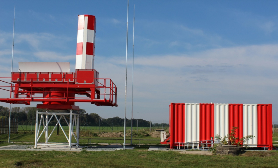 Přesný přibližovací radiolokátor (součást soupravy RPL-2000).