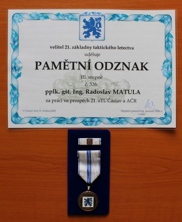 Pamětní odznak udělený pplk. gšt. Ing. Radoslavu Matulovi